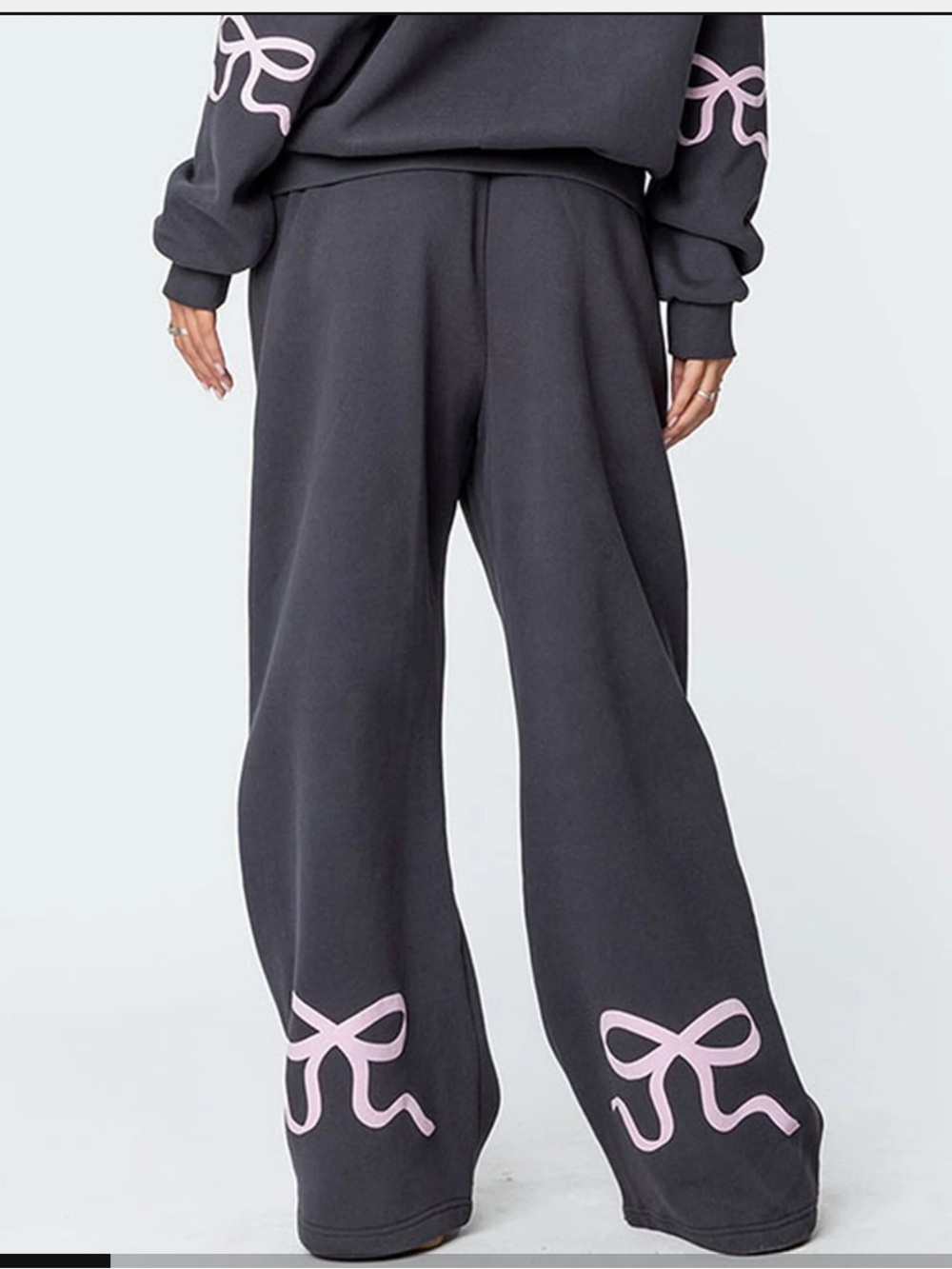 EDIKTED Bonnie bow gray and pink sweatpants